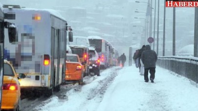 İstanbulda kar ulaşımı felç etti