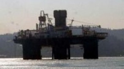 Dev platform İstanbul Boğazı'ndan geçti