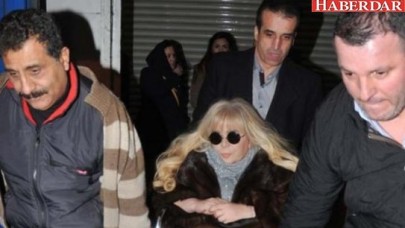 Zerrin Özer: Bana dua edin