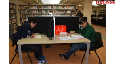 Büyükçekmeceli öğrenciler tatilde kütüphaneye akın ediyor