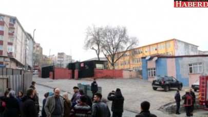 Esenler&#39;de okula ses bombası atıldı