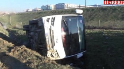 Esenyurt&#39;ta Servis Aracı Kaza Yaptı; 8 Yaralı