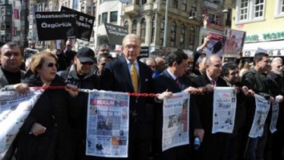 Gazeteciler bugün özgürlük için yürüdü