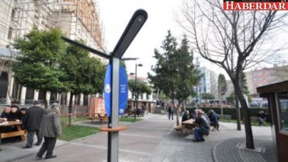 Telefon şarj eden akıllı direkler