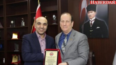 Başkan Kerimoğluna onur ödülü