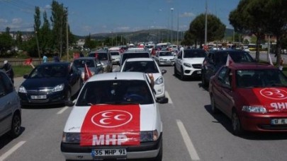 Akşener, Balıkesirde yaklaşık 300 araçlık konvoy ile karşılandı.