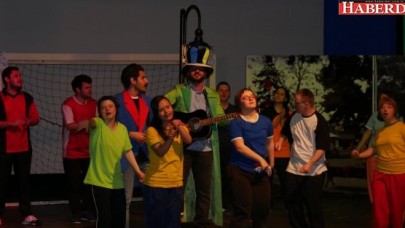 Down sendromlu çocuklardan muhteşem oyun