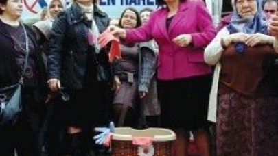 Eldivenler sepete kadınlar siyasete