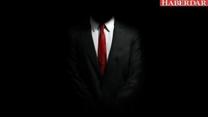 Belediyede kadrolu değil, kiralık lüks araca biniyor, kapısını korumaları açıyor, odası ve sekreteri de var; kim bu adam?