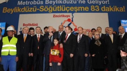 Metrobüs Töreninde SEÇİM ŞOVU!