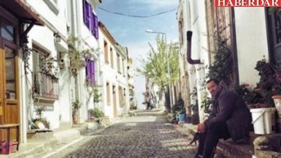 Hayranları Ata Demireri Evinden Etti