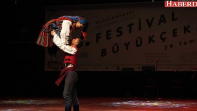 Performanslarıyla büyülediler