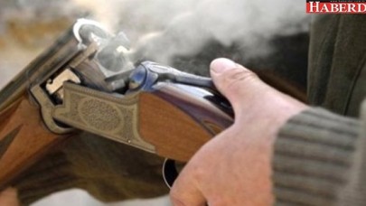 Tilki Yerine Yanlışlıkla Eşini Vurdu