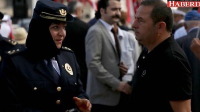 Taksimdeki Zafer Bayramı Kutlamalarında Başörtülü Polisler Yer Aldı