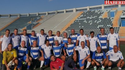 Milli futbolculardan Büyükçekmece’de Zafer Bayramı maçı