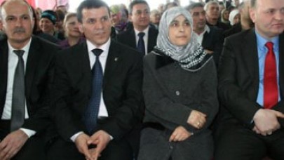 AK Parti'nin türbanlı aday adayı