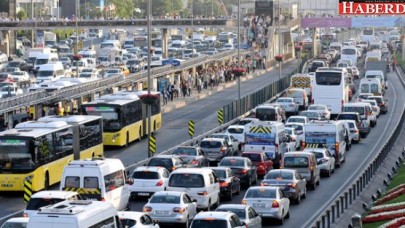 Okulların Açıldığı İlk Gün İstanbul Trafiğe Merhaba Dedi