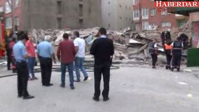 Bağcılarda bina çöktü!