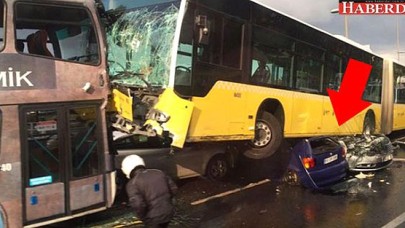 Metrobüs araçları biçti: Yaralılar var!