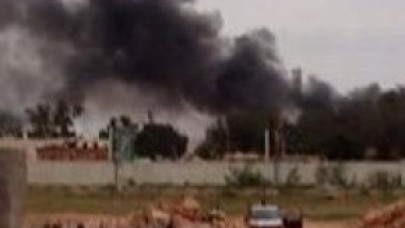 Kaddafi meydan okuyor, çatışmalar sürüyor