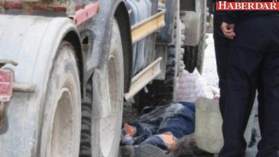 Temizlik işçisi beton mikserinin altında kaldı