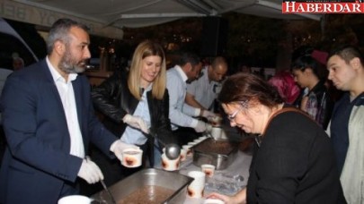 Bakırköyde binlerce aşure dağıtıldı