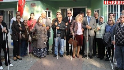 Kerimoğlu beyaz baston ile yürüyecek