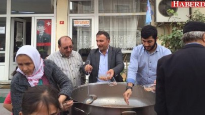 CHP barış için aşure dağıttı