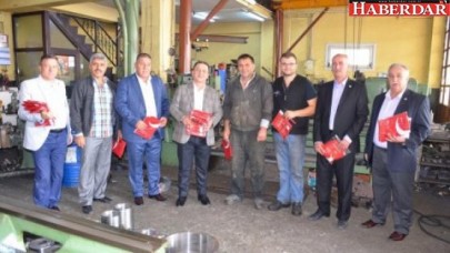 Işıklar 500 bin Türk Bayrağı hediye etti