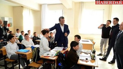 İmamoğlundan öğrencilere sürpriz ziyaret