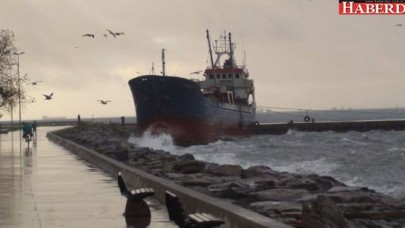 Maltepe’de gemi karaya oturdu