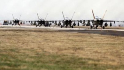 Libya konusunda gözler Paris'te, Fransız uçakları Bingazi semalarında