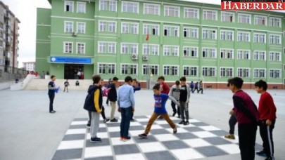 Çocuk oyunları okullara neşe katıyor