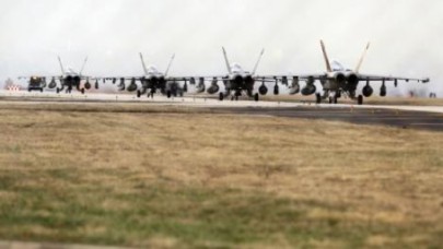 Fransız uçaklar Libya'ya ilk bombardımanı düzenledi