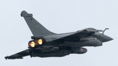 Libya'ya bombardıman başladı