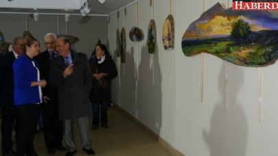 Kurumuş ağaçlar sanatla renklendi