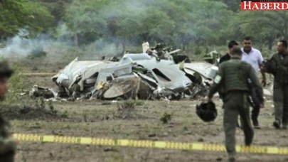 Kolombiyada uçak düştü