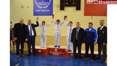 Okullar arası Karate Müsabakası ödülleri sahiplerini buldu