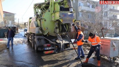 Büyükçekmece’de kar mesaisi devam ediyor