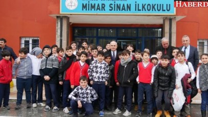 Akgün’den eğitime tam destek