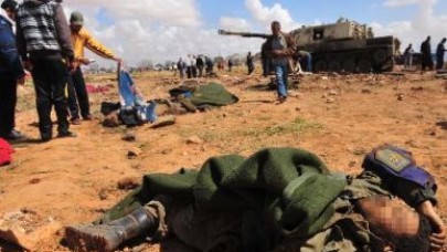 Kaddafi muhalifleri saldırılardan memnun