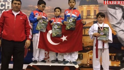 Karate Takımı ayakta alkışlandı