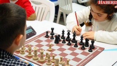 SATRANÇTA ÖDÜLLER VERİLDİ