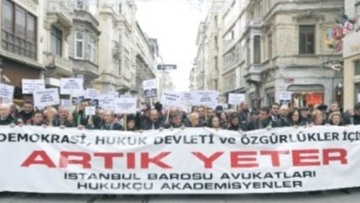 Avukatlar, cüppeleriyle yürüdü