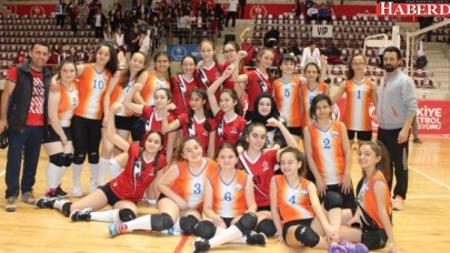 VOLEYBOL TURNUVASI ŞAMPİYONLARI BELLİ OLDU