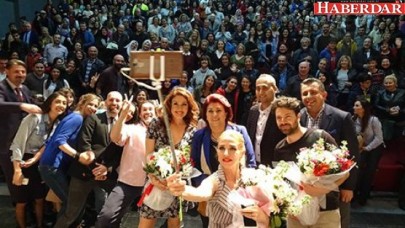 Tiyatro festivali perdelerini açtı