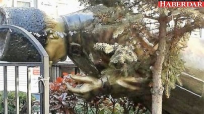 İstanbulda Atatürk heykelini yıktılar!
