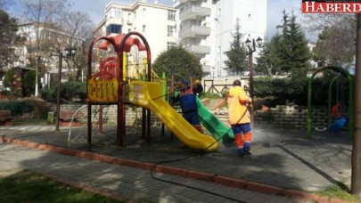 Çocuk parkları dezenfekte edildi
