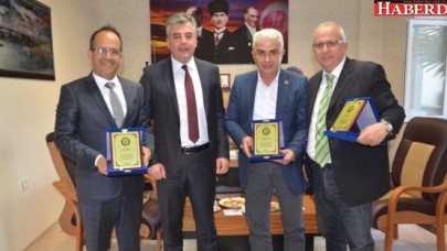 Emniyet Müdürü Çelik’ten Başkan Yardımcılarına plaket