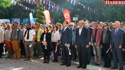 İŞÇİ VE EMEKÇİNİN BAYRAMI BEYLİKDÜZÜ’NDE KUTLANDI